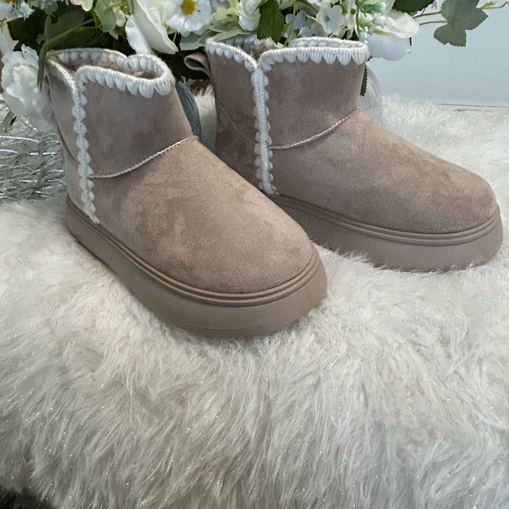 NEW C. EST. 1946 Taupe Size 10 Cozy Suede Short Winter Boot - Picture 3 of 7